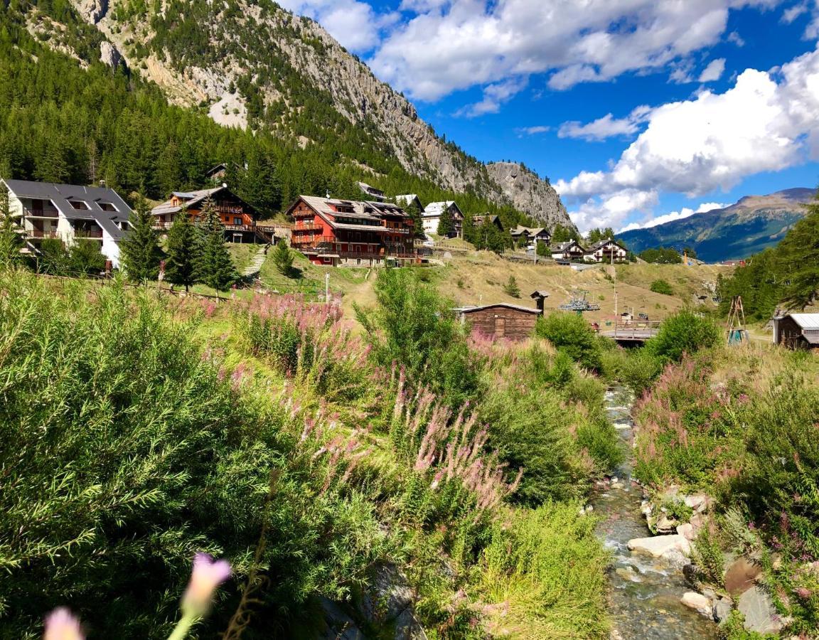 Hotel Piccolo Chalet Claviere Exterior photo