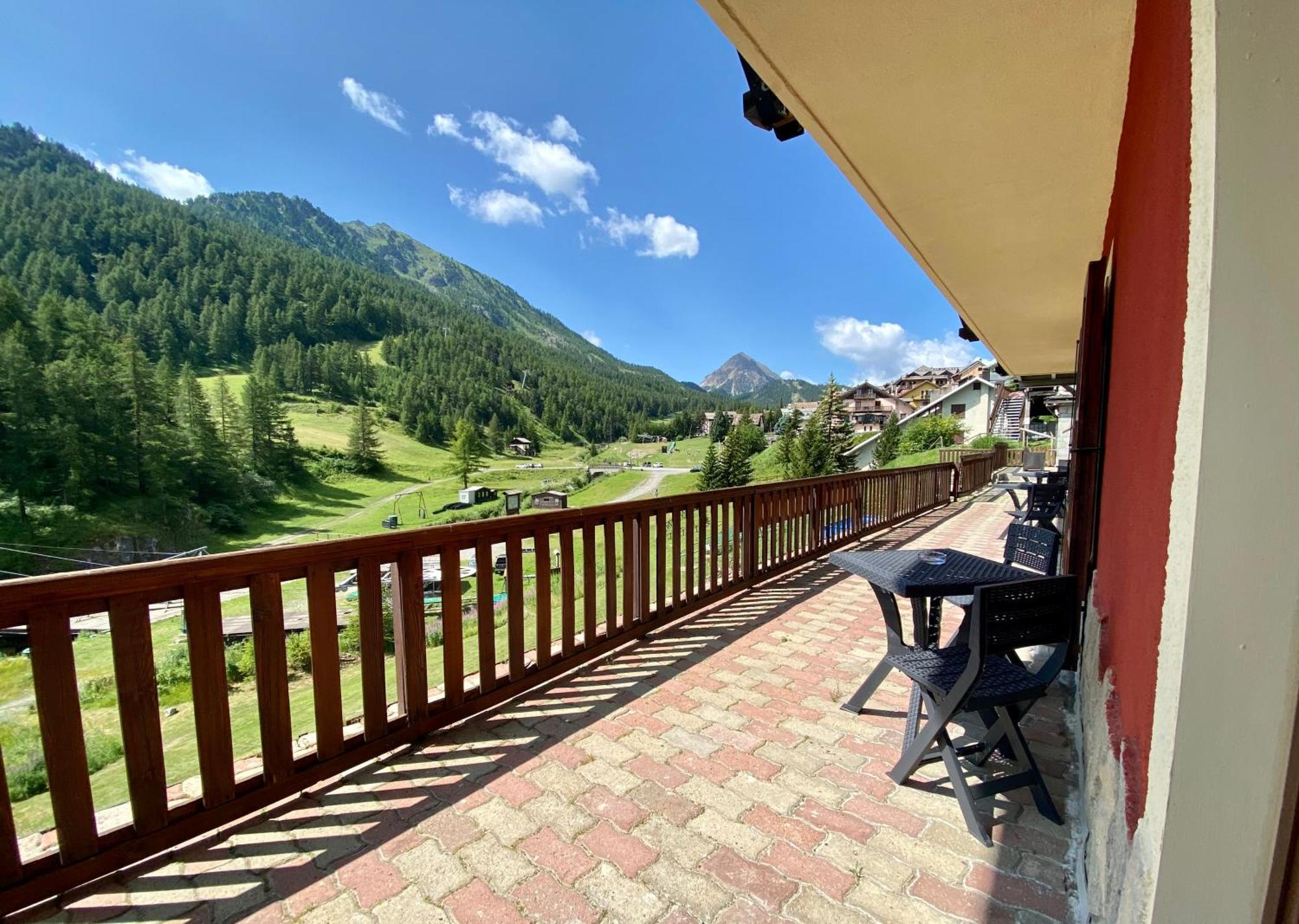 Hotel Piccolo Chalet Claviere Exterior photo