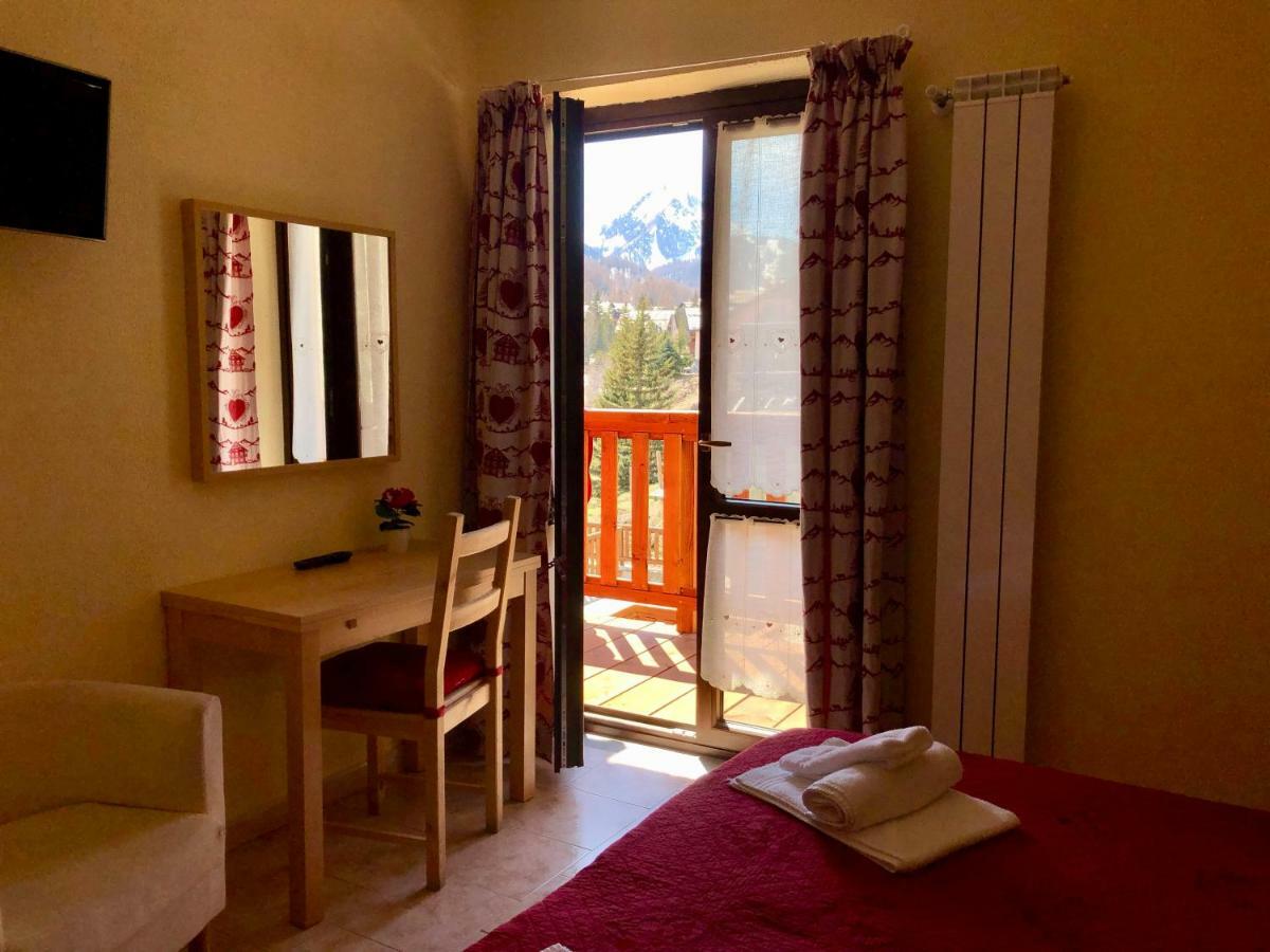 Hotel Piccolo Chalet Claviere Exterior photo